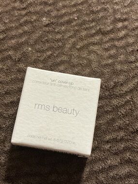 NIB RMS Beauty white cover-up compact box - 66